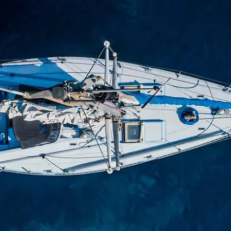 Cyclades Sailing Experience Botel Finikas (Syros)